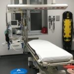 Un Juzgado condena a dos años y seis meses de cárcel a un paciente por agredir a un médico del hospital de A Coruña