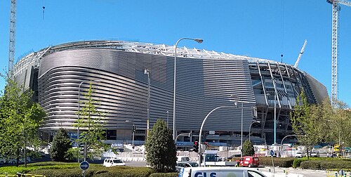 Vista exterior del Estadio Santiago Bernabéu en Madrid durante su reforma.
