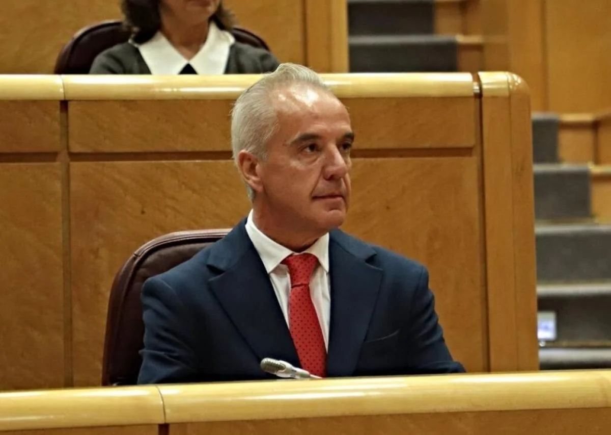 Senador del PSOE en el Tribunal Supremo durante una sesión.